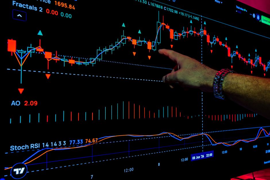 How Should a New Investor Choose Between a Target-Date Fund, a Total-Market Index Fund, and a Three-Fund Portfolio?