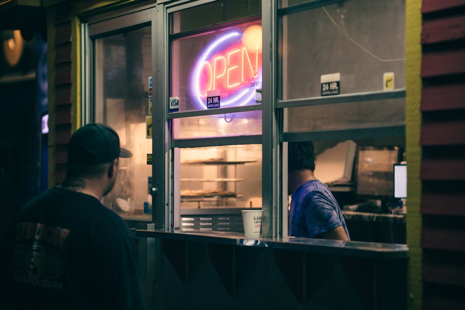 What Should I Eat Late at Night Without Triggering Reflux or Ruining Sleep?