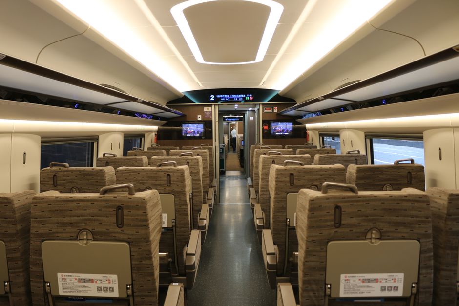 GoldStar vs. Adventure Class: Choose the Alaska Train Upgrade Wisely
