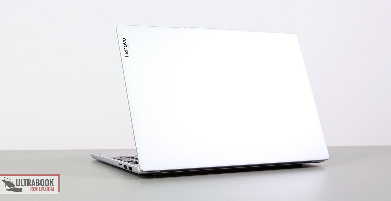 Lenovo IdeaPad Slim 5i exterior design